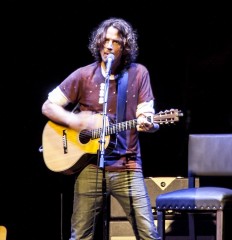 Chris Cornell-Phx-2015-11-04-038
