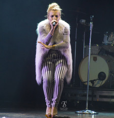TheBandPerry-1