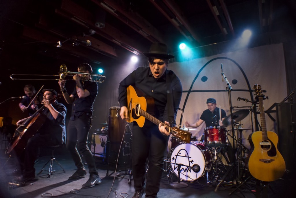 The Family Crest-Phoenix-2016-02-08 - -001