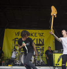 SleepingWithSirens-2