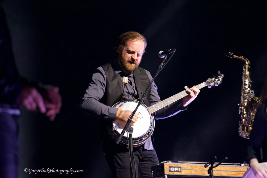 amos-lee-banjo-water