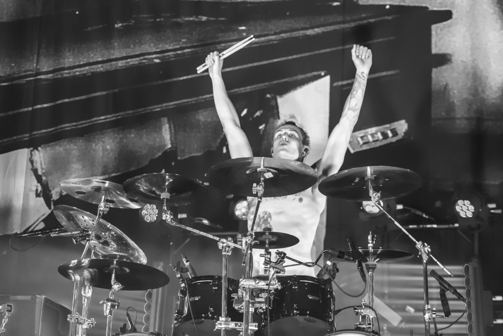 asking-alexandria-mag-8