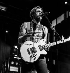 Las Rageous-Mag–12