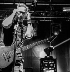 Las Rageous-Mag–14