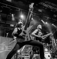 Las Rageous-Mag–3