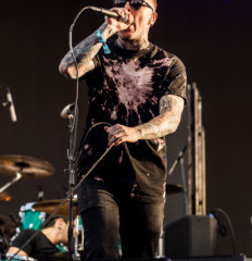 Las Rageous-Mag–8