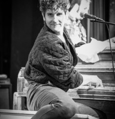 Low Cut Connie