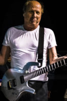 Adrian_Belew_screen-0206